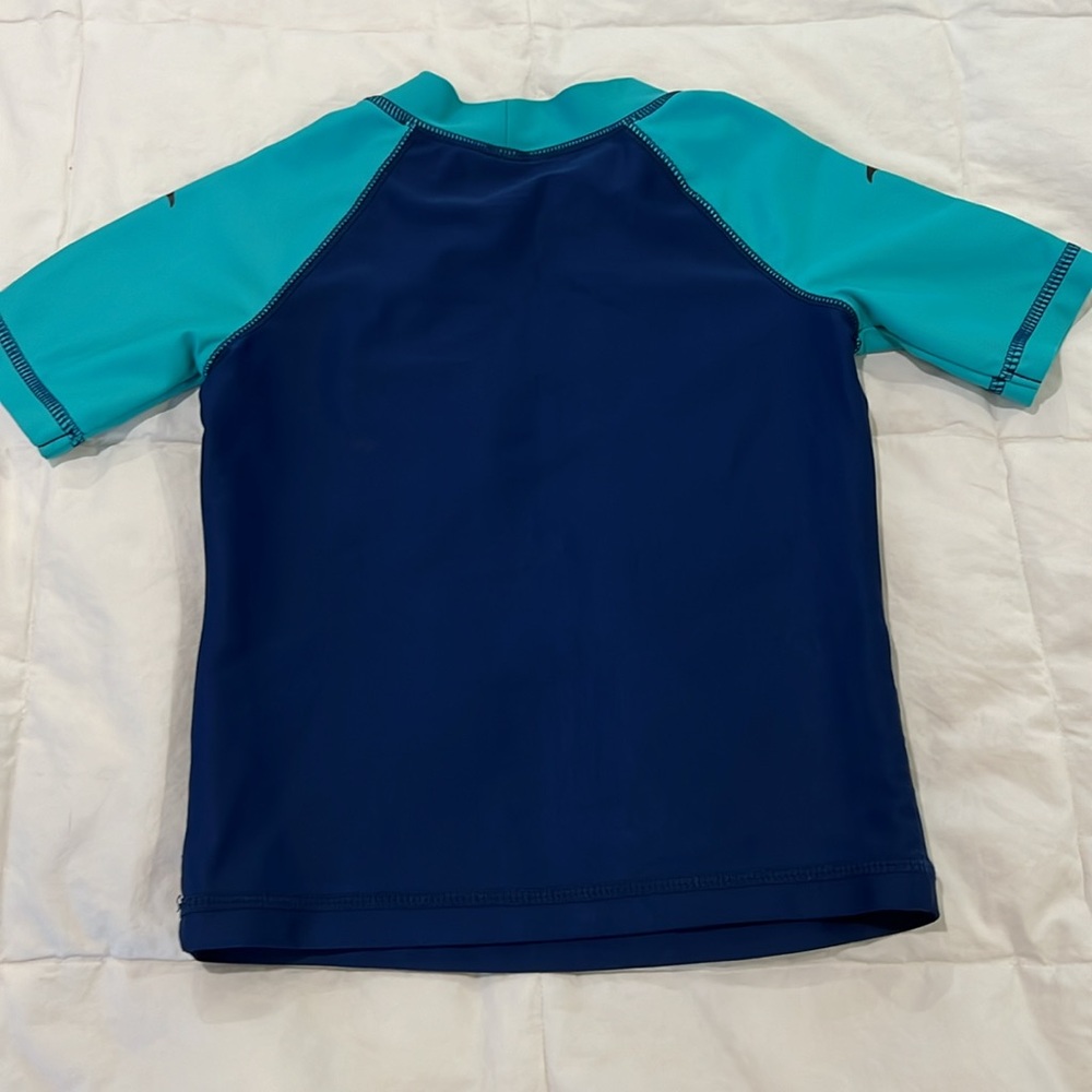 CARTERS - Rash/Sun Guard - Picture 3 of 3